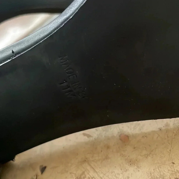 STEVE MADDEN Black Leather Size 11 Irenee Sandal with Bit Detail - Picture 7 of 13